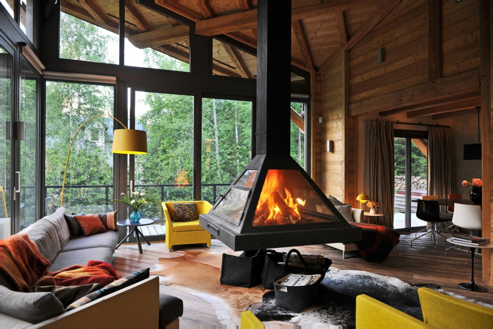 Камин в загородном доме