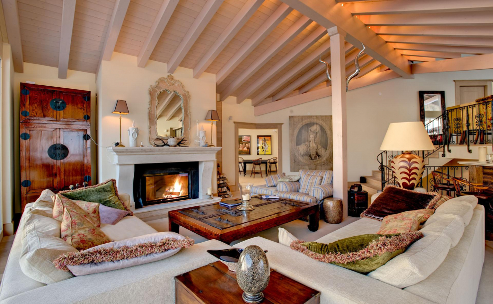 Гостиная Шале с камином