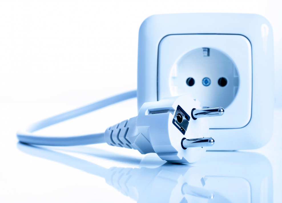 Нанесение жидких обоев на стену