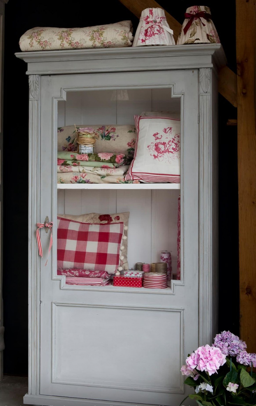 Шифоньер в стиле шебби Шик