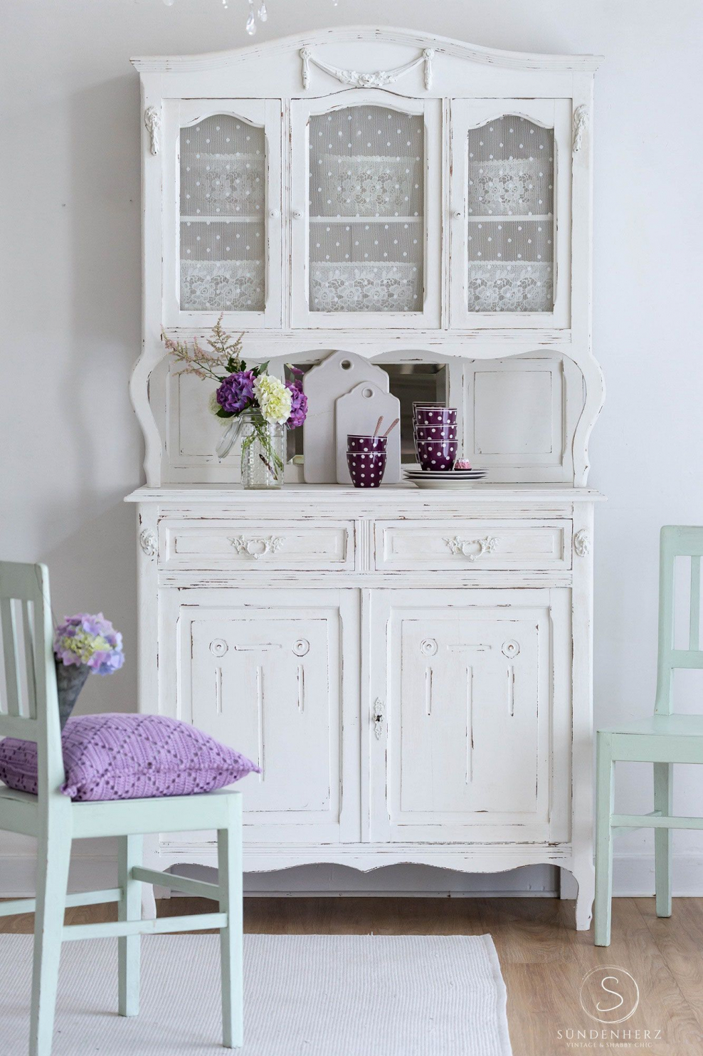 Шкаф в винтажном стиле