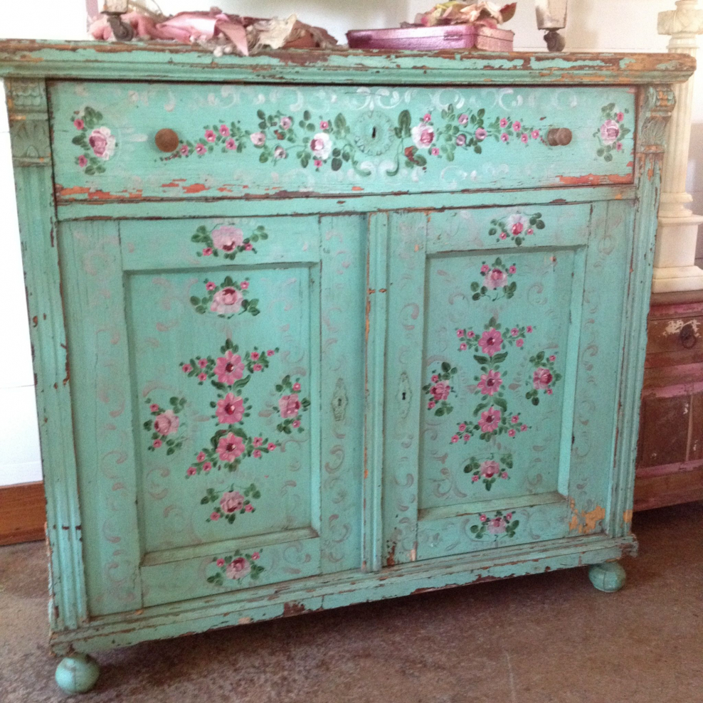Комод в стиле шебби Шик