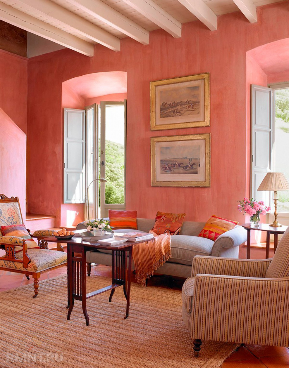 Персиковые стены