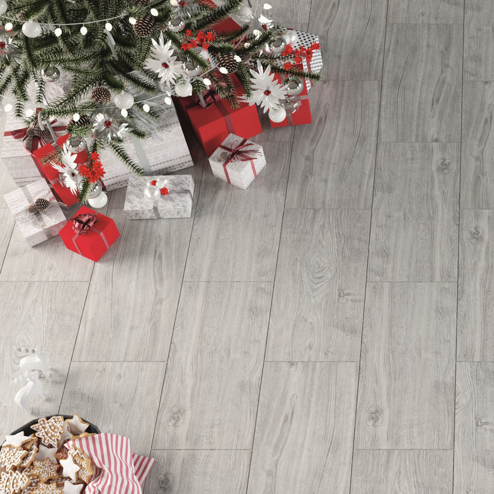 Ламинат в интерьере деревянного дома