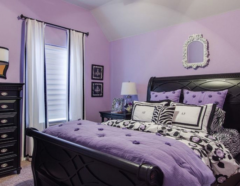 Спальня для девушки в фиолетовых тонах