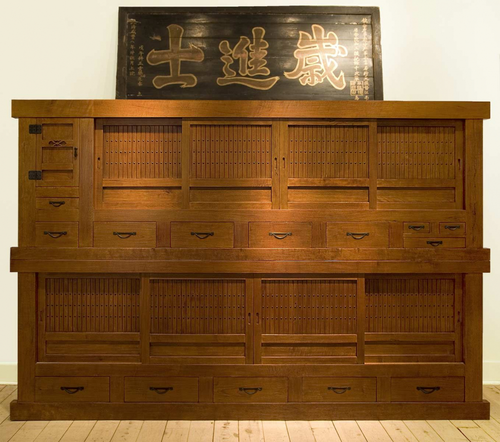 Книжный шкаф в японском стиле