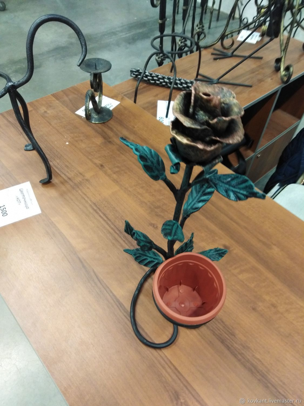 Кованая роза подсвечник