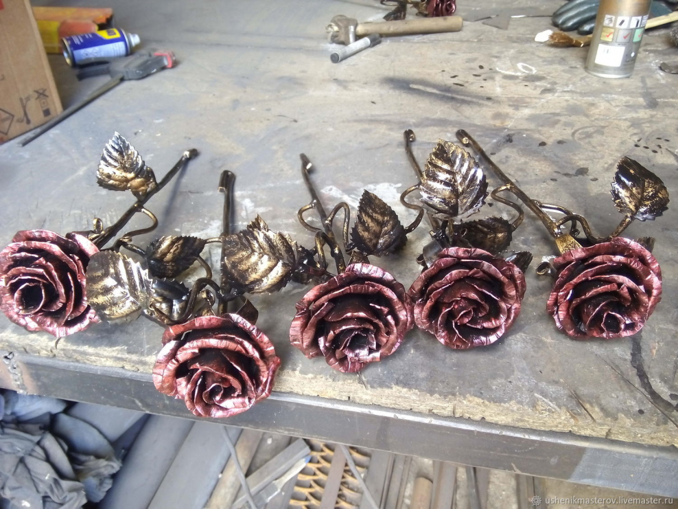 Кованная роза из металла