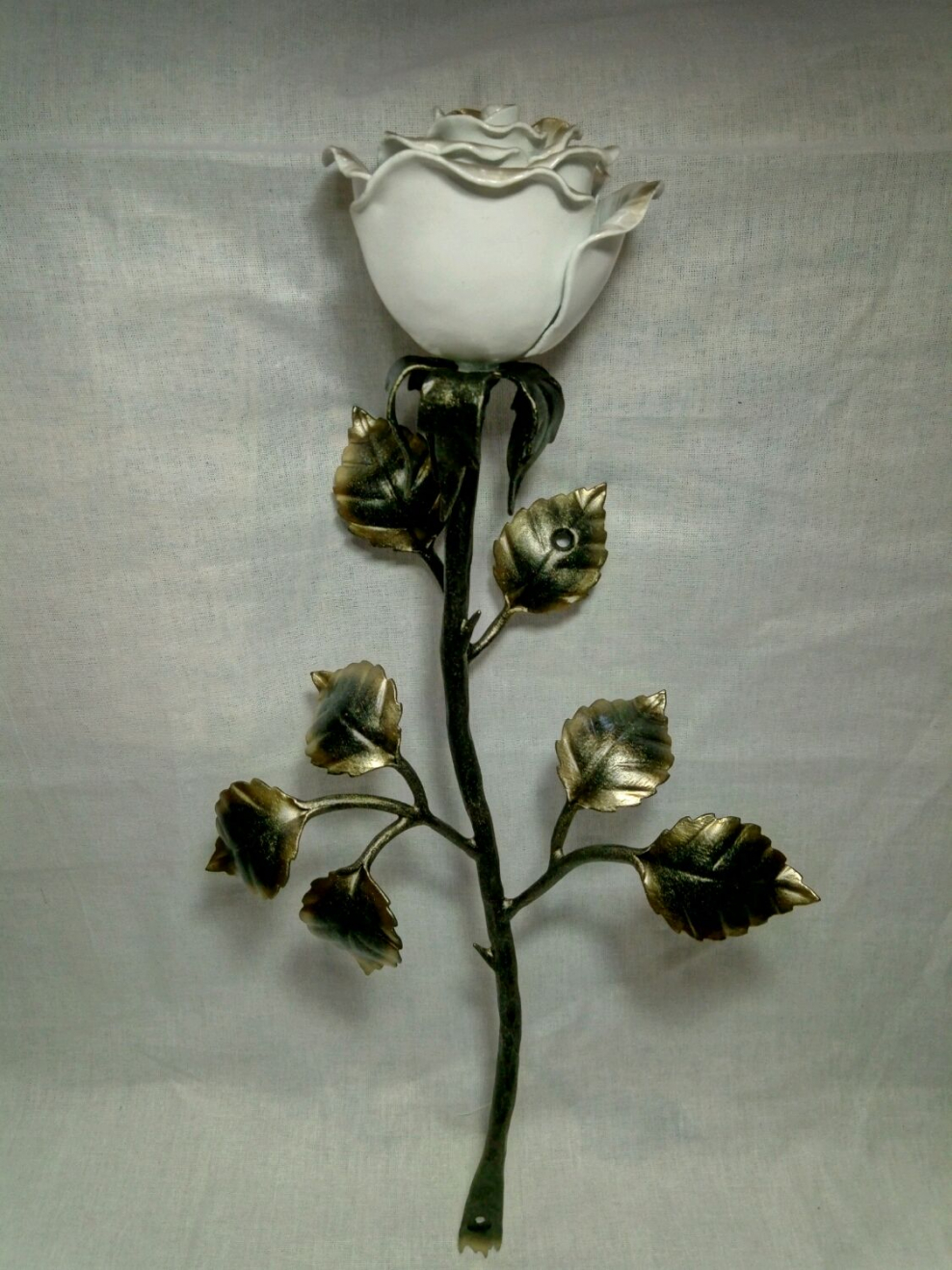 Кованая роза на подставке