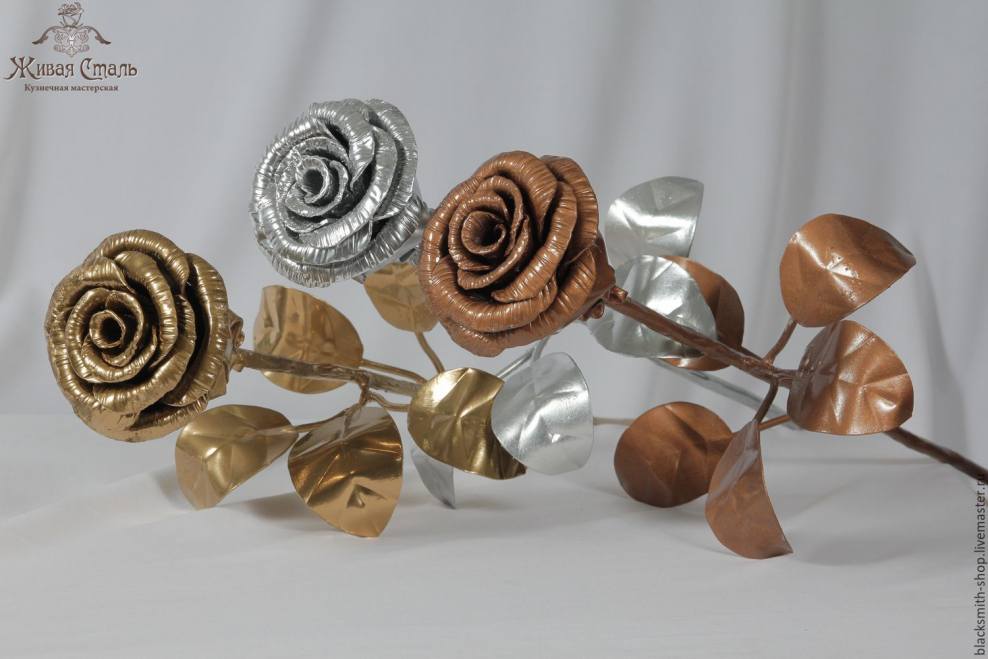 Кованые вазы для цветов