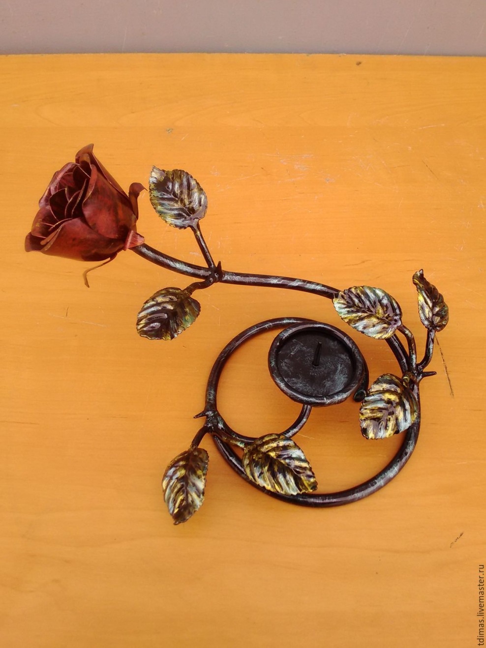 Кованая роза в интерьере