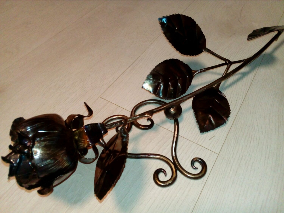 Кованые цветы на могилу