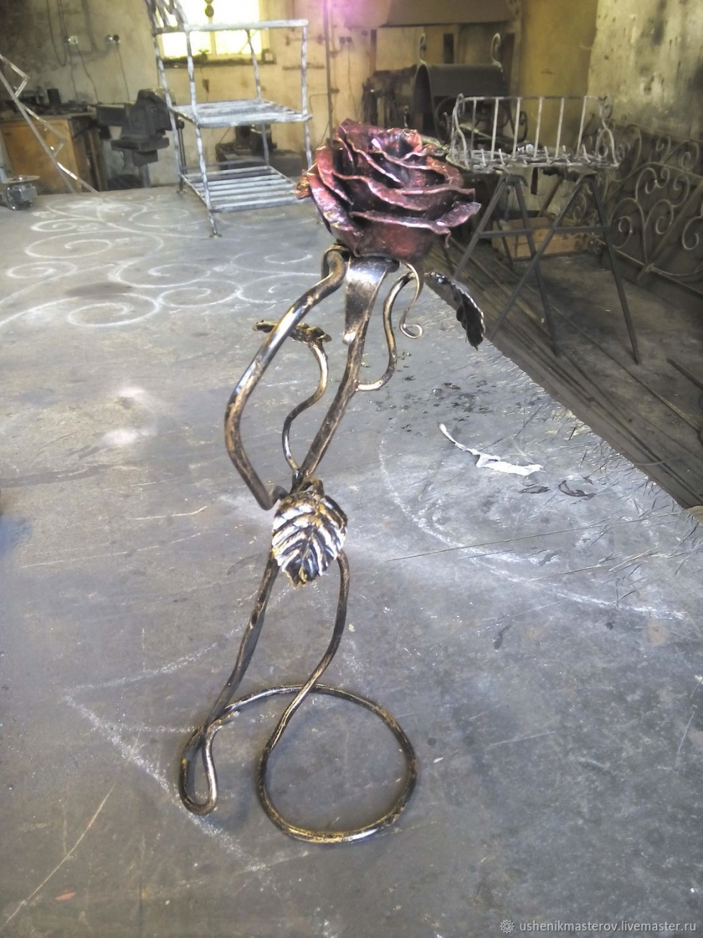 Кованая роза подсвечник