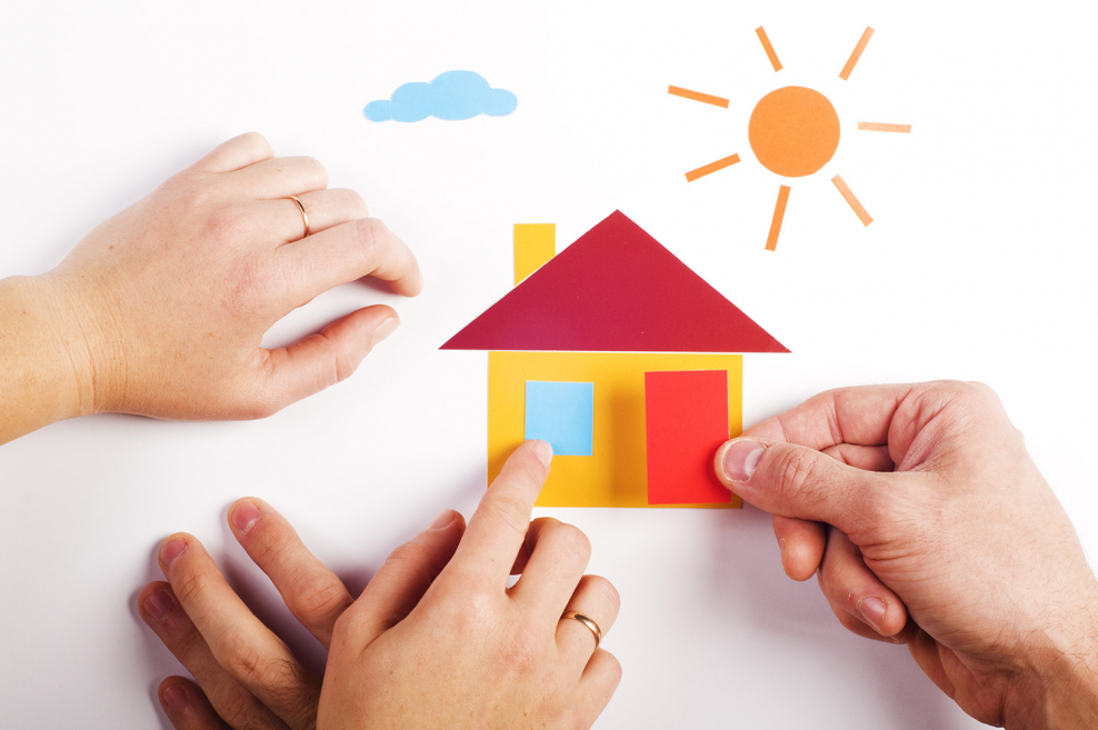 Домик из ладоней