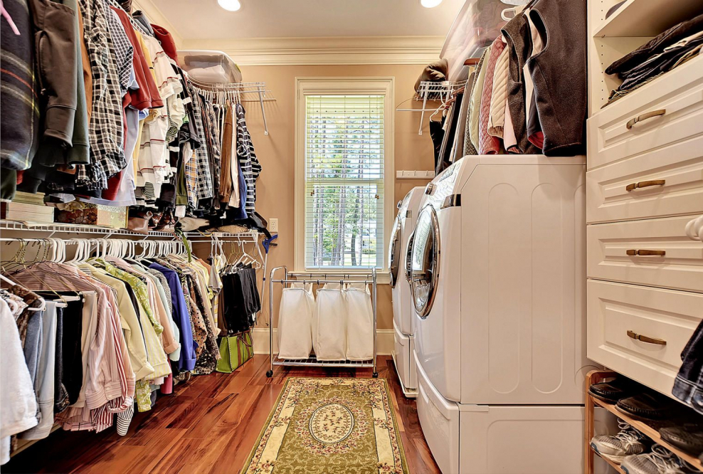 Прачечная совмещенная с гардеробной