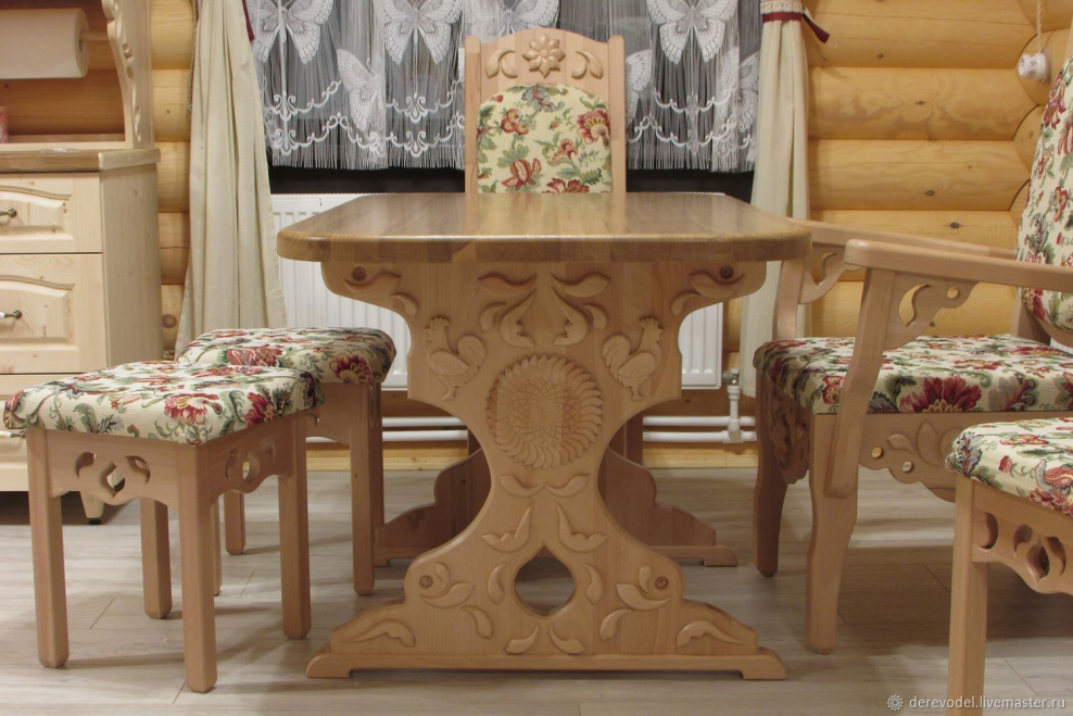 Стул из бука резной