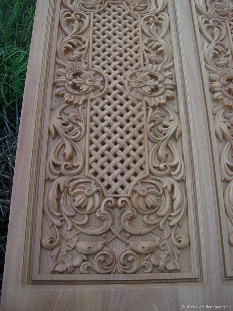 Резьба по дереву двери
