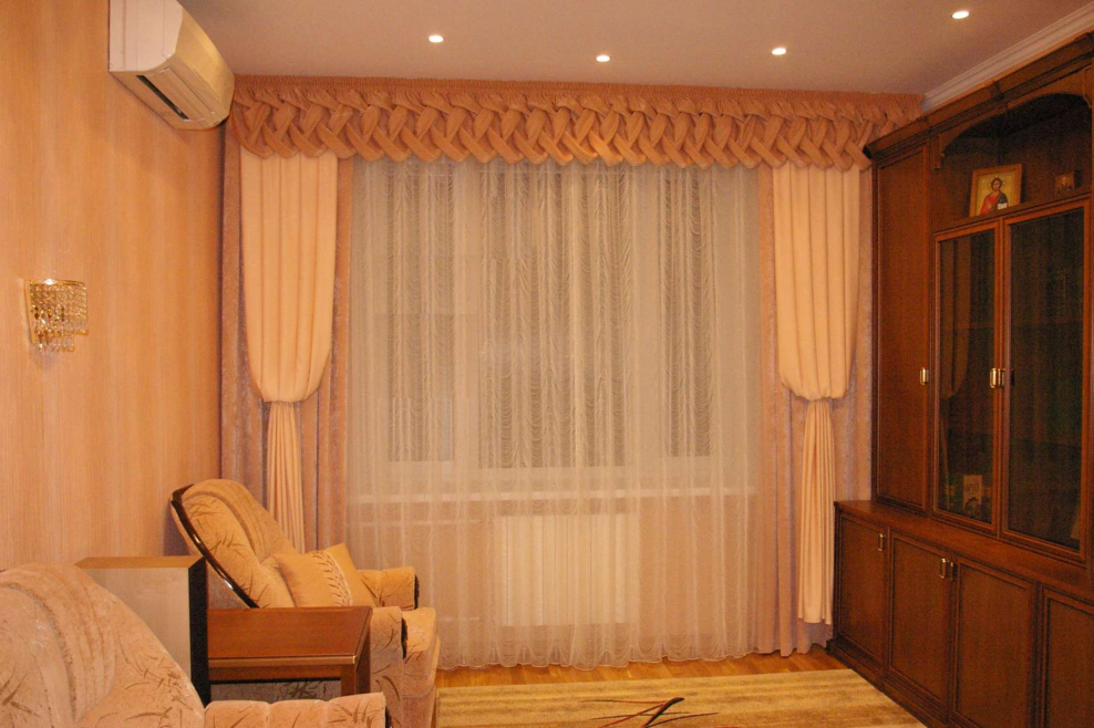 Шторы с ламбрекеном в гостиную хрущевки