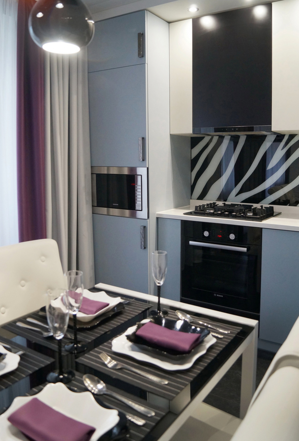 Точечные светильники в кухне гостиной