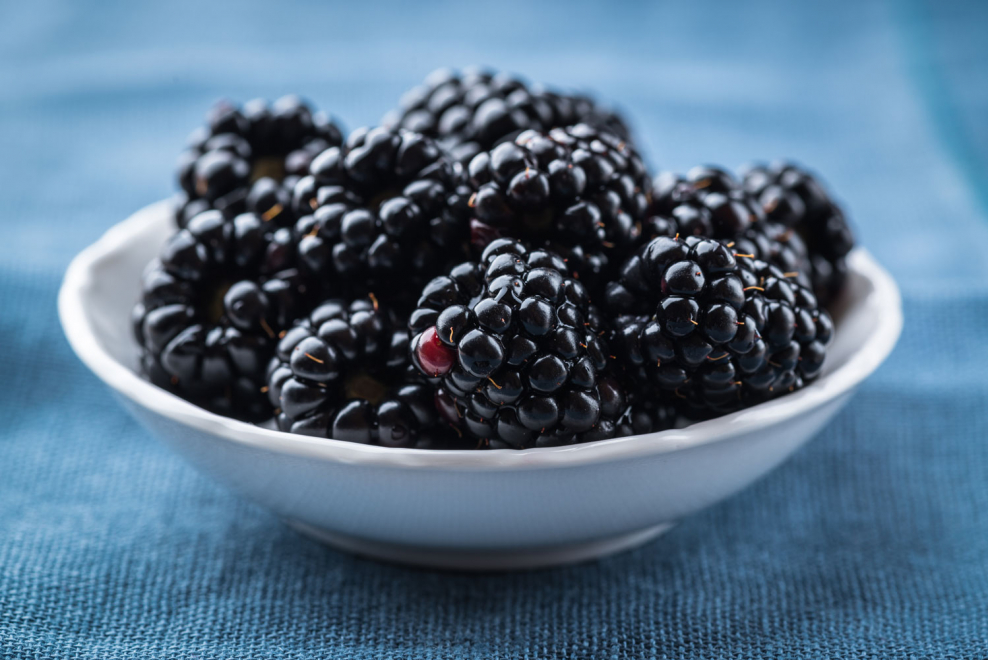 Ежевичный цвет