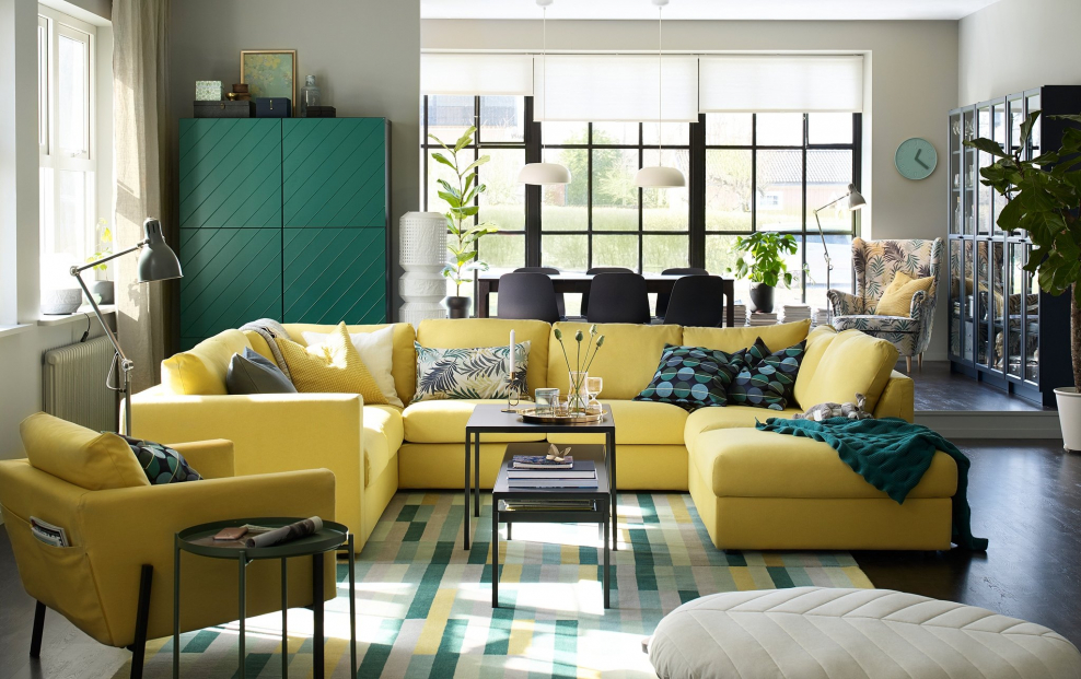 Желтый диван в интерьере