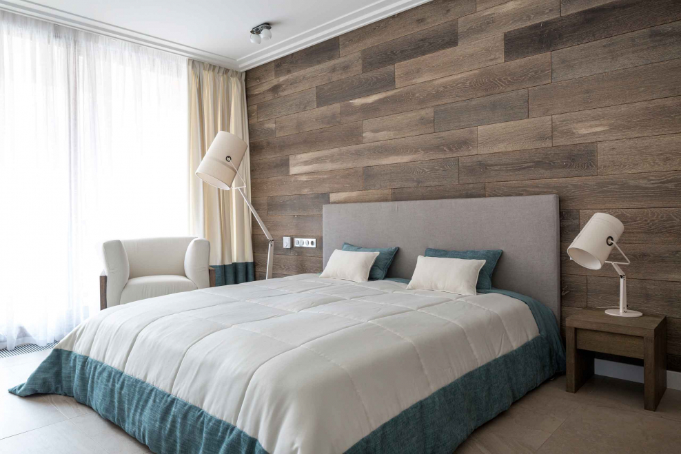 Отделка стен в спальне