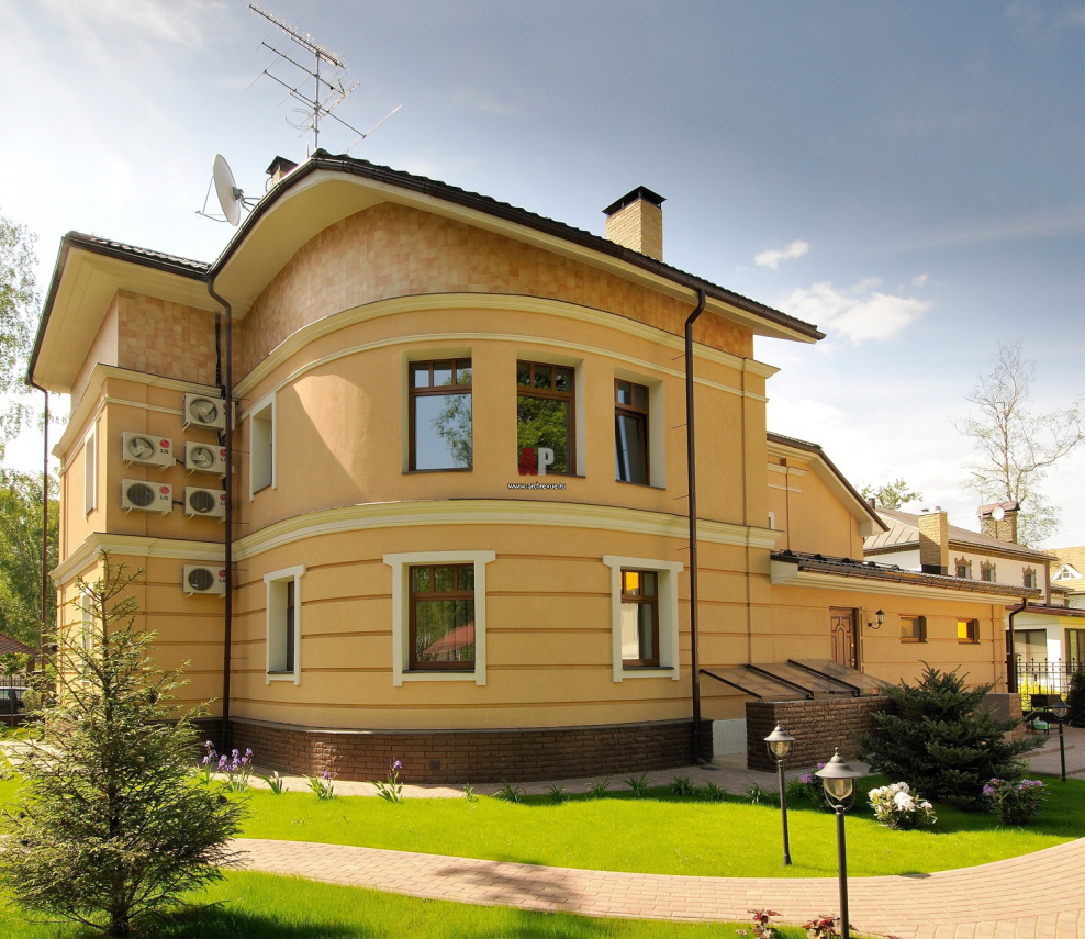 Бежевые фасады домов