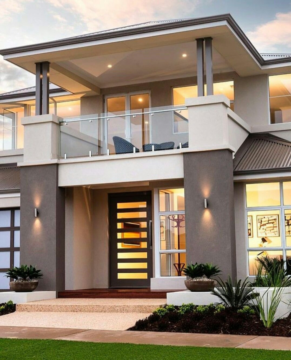 Двухэтажный коттедж в современном стиле