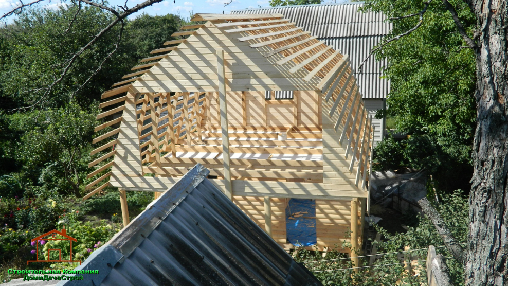 Лестница для ломаной крыши