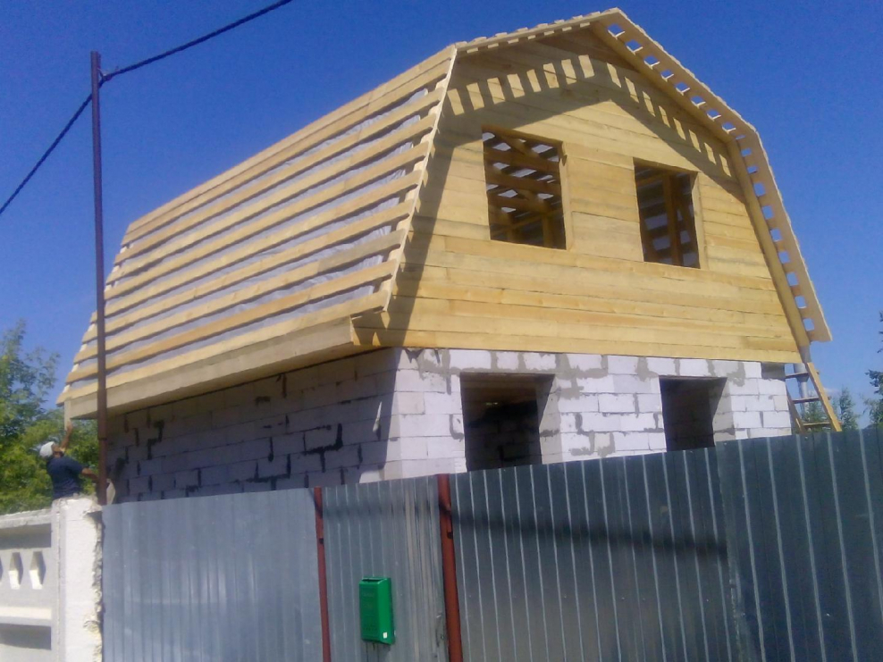 Фронтон ломаной крыши