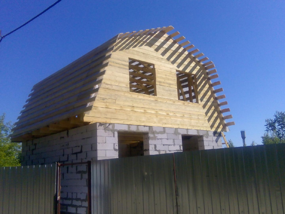 Фронтон мансардной крыши