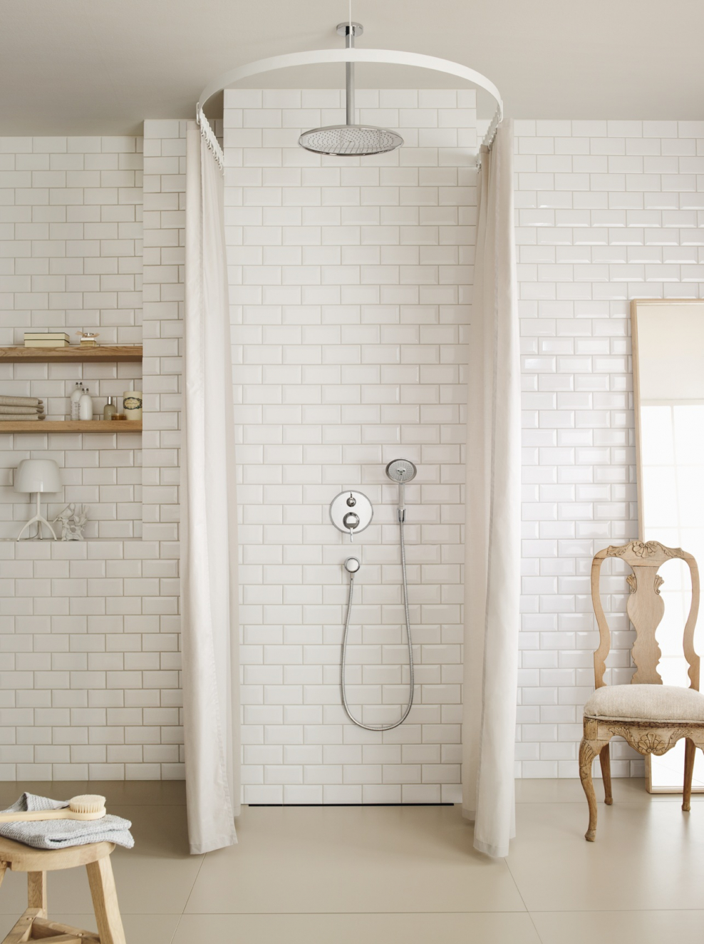 Красивая душевая кабина