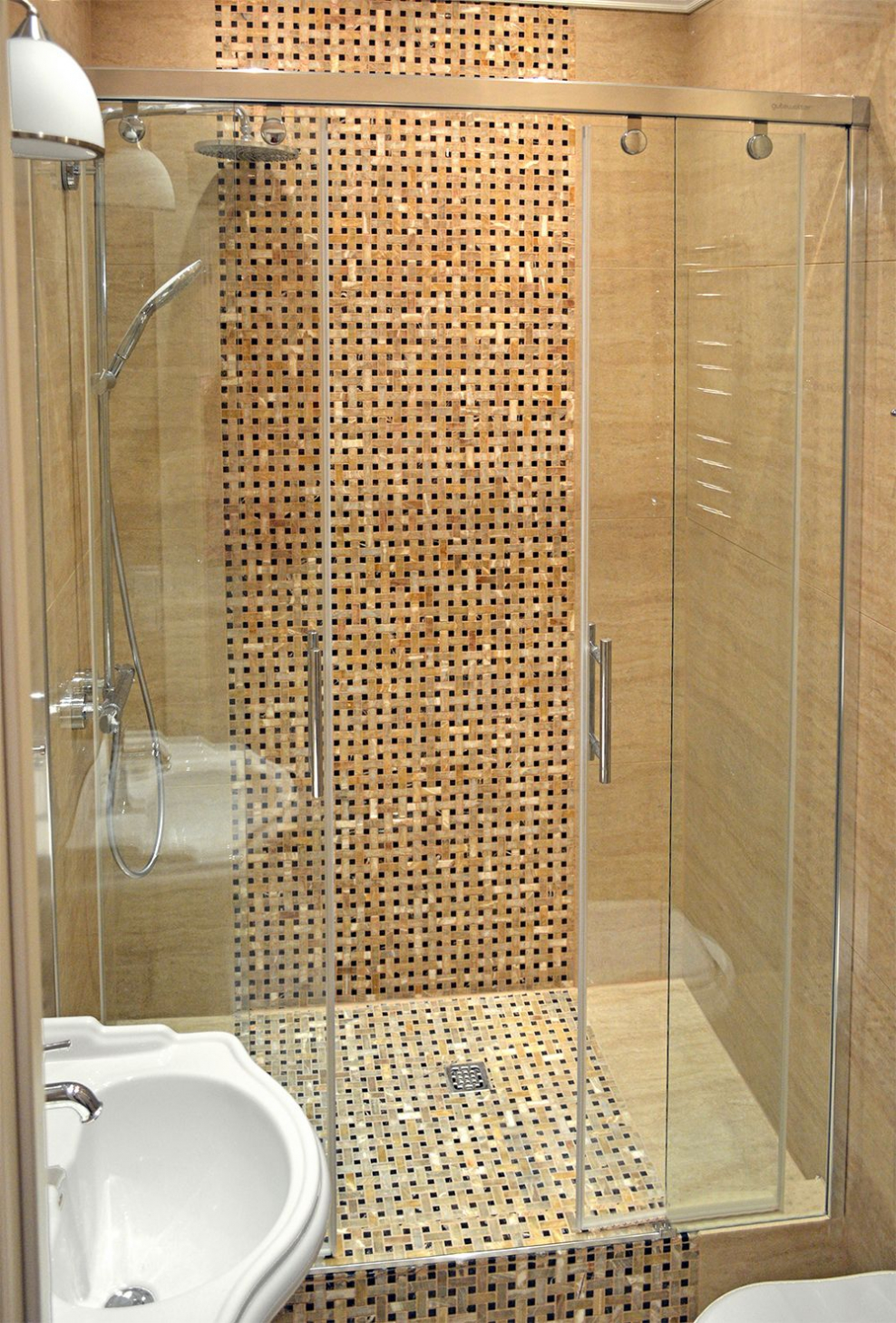 Душевой уголок GUTEWETTER Shape Round GK-864a 80см*80см