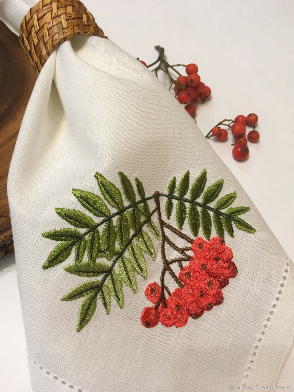 Вышивка веточка Рябинки