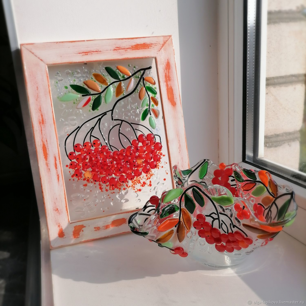 Ваза с рябиной