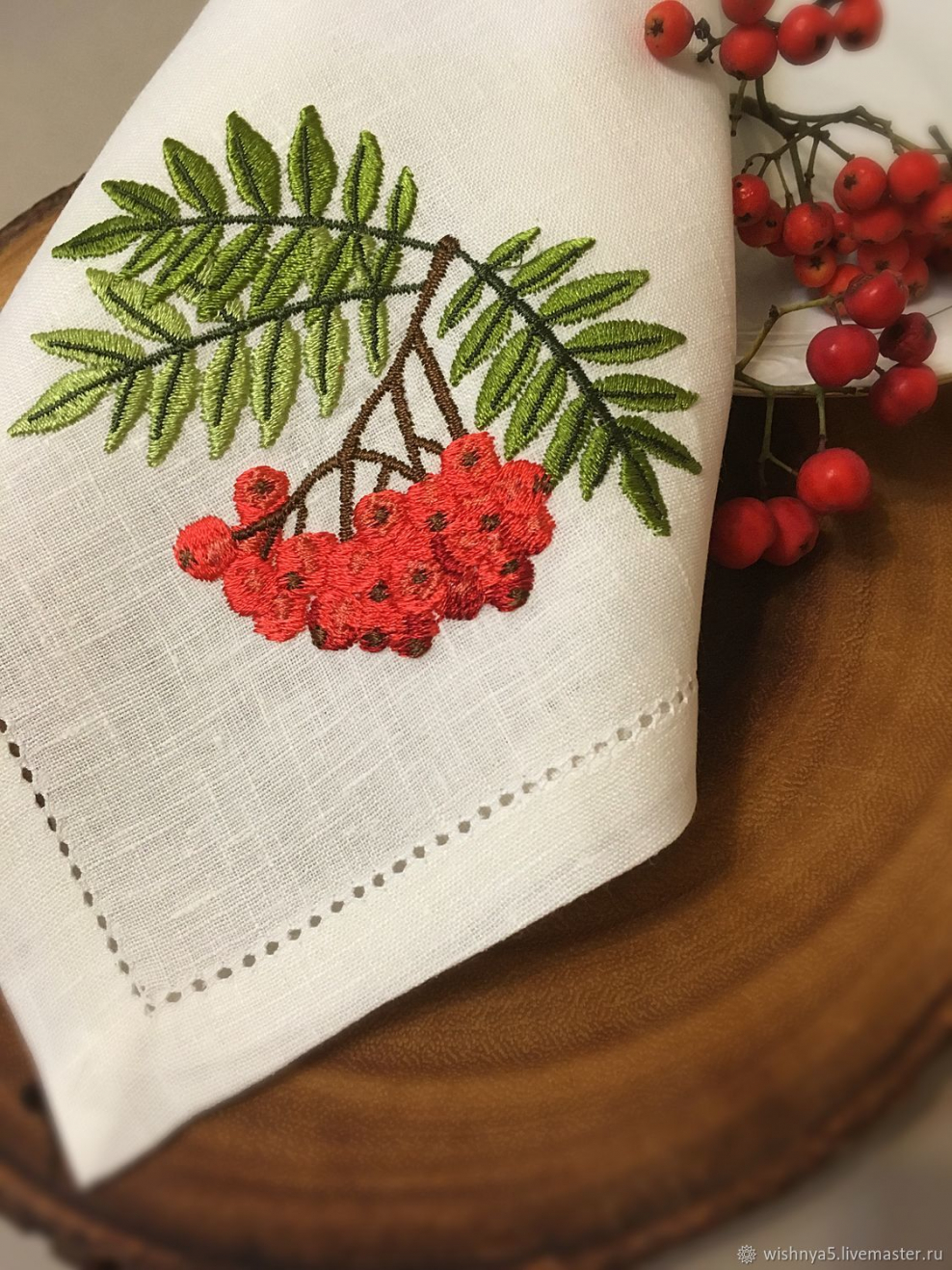 Вышивка рябина на салфетке