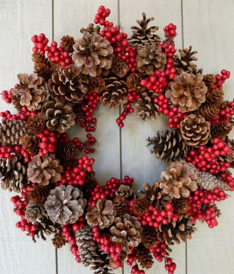 Декор из шишек