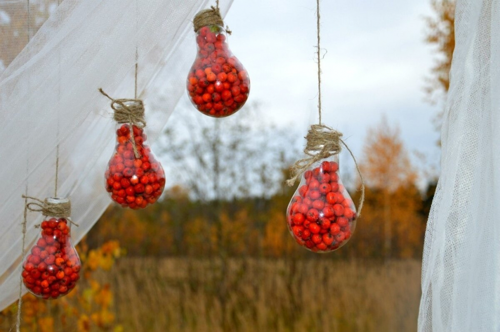 Украшение дома рябиной