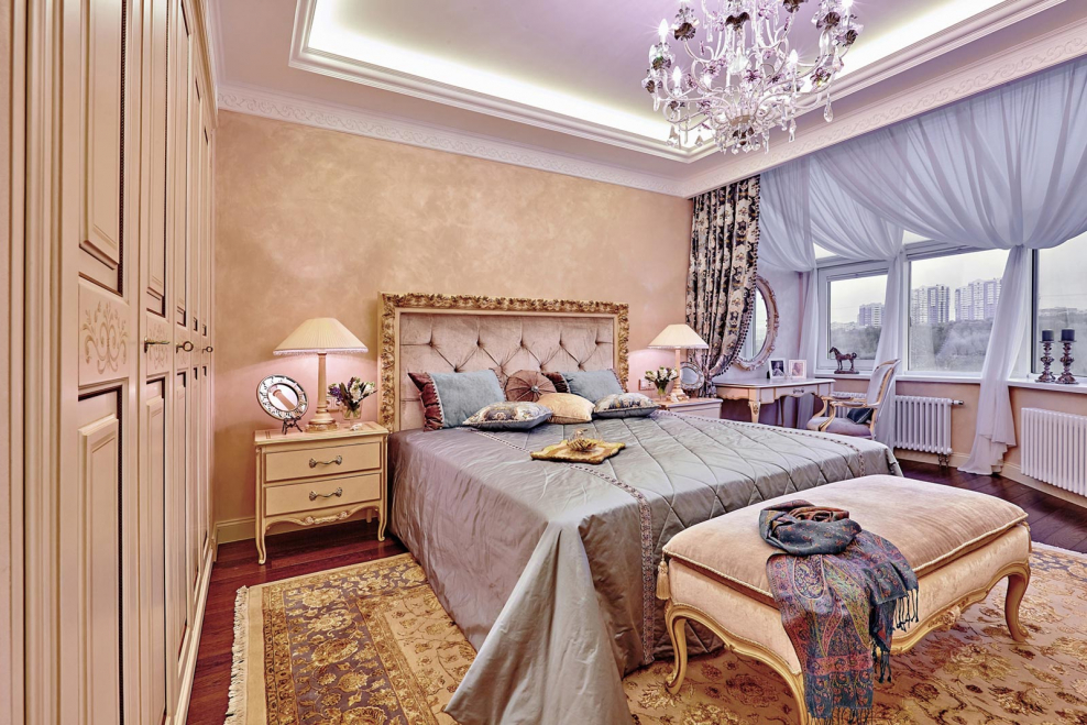 Спальня в светло золотых тонах