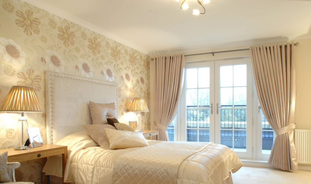 Шторы в бежевую спальню