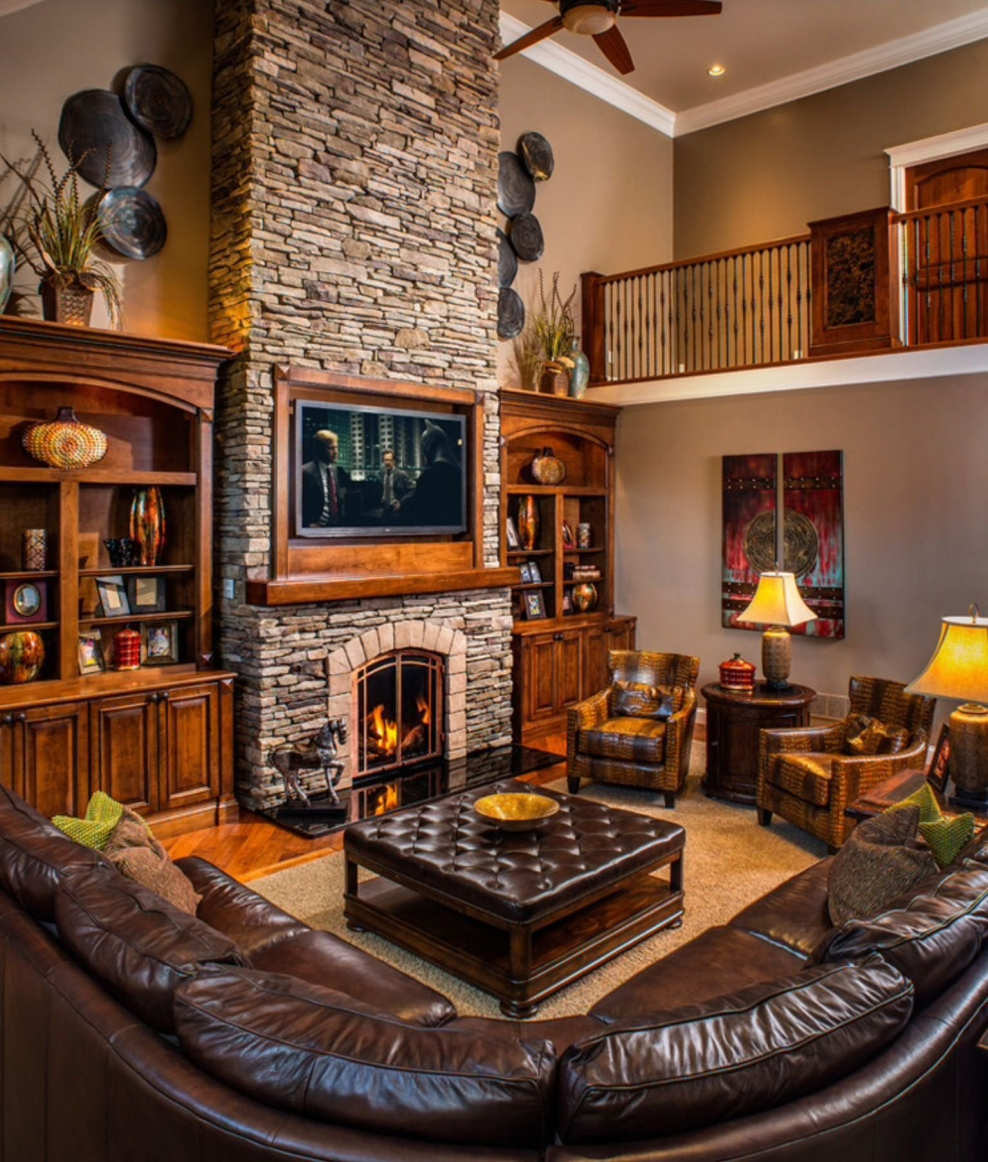 Камин в интерьере гостиной