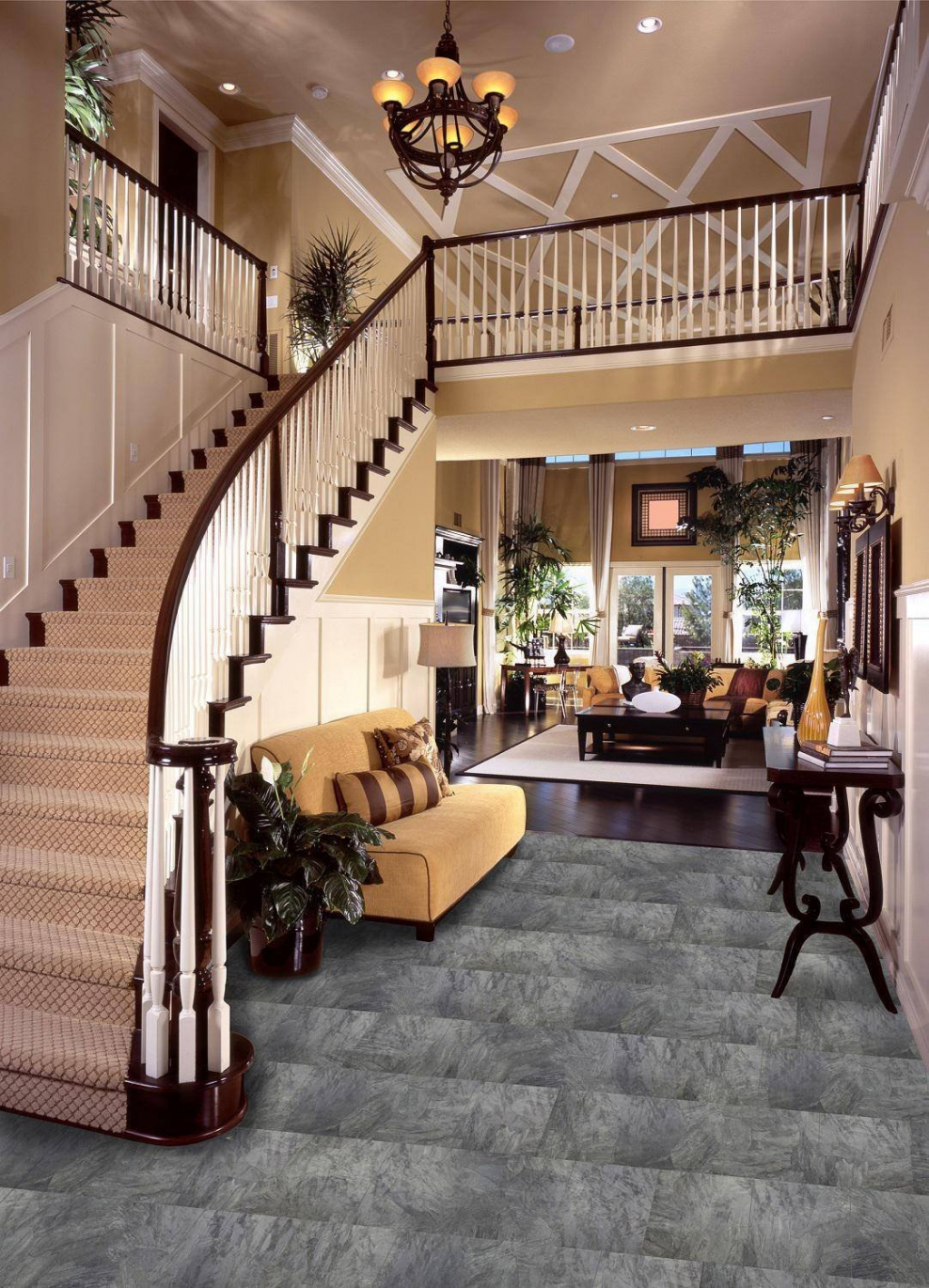 Гостиная с лестницей