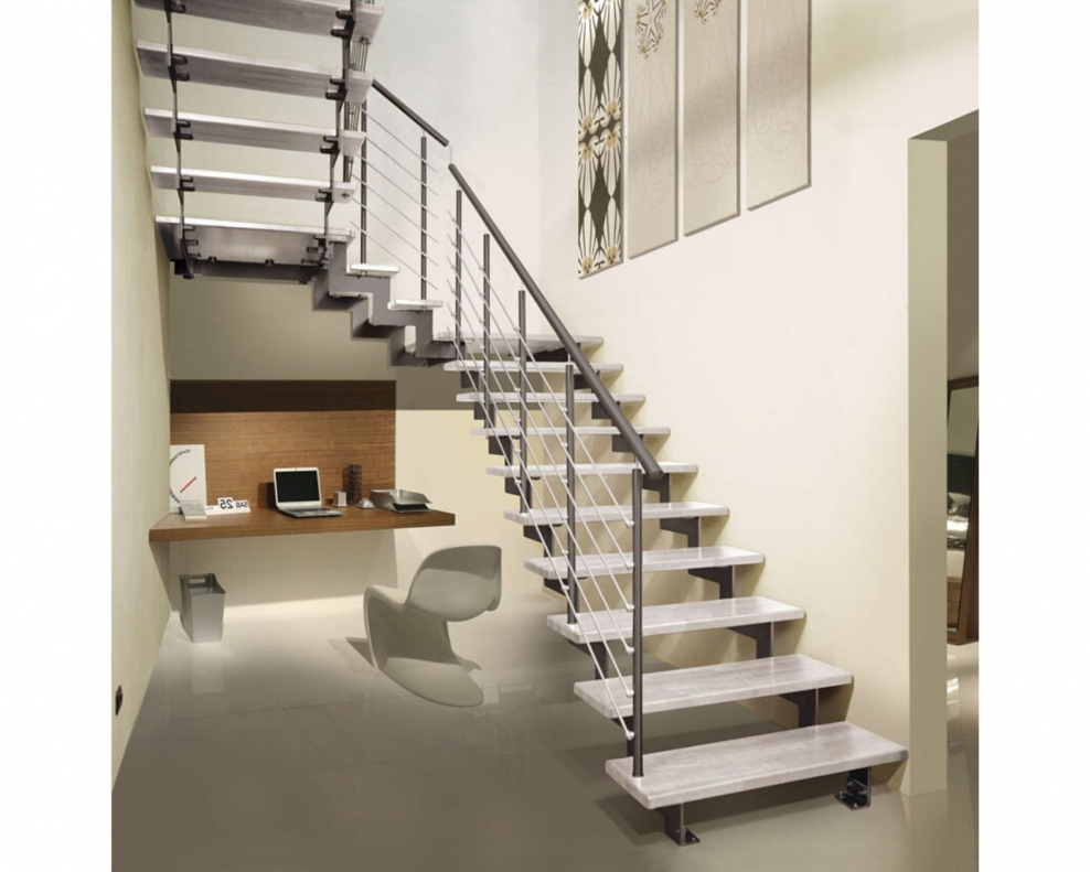 Трехмаршевая металлическая лестница