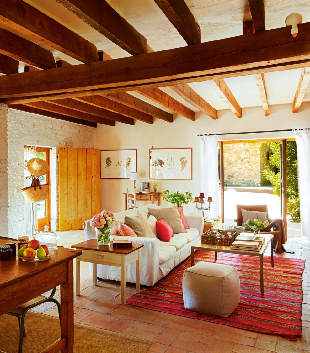 Интерьер спальни в доме из клееного бруса