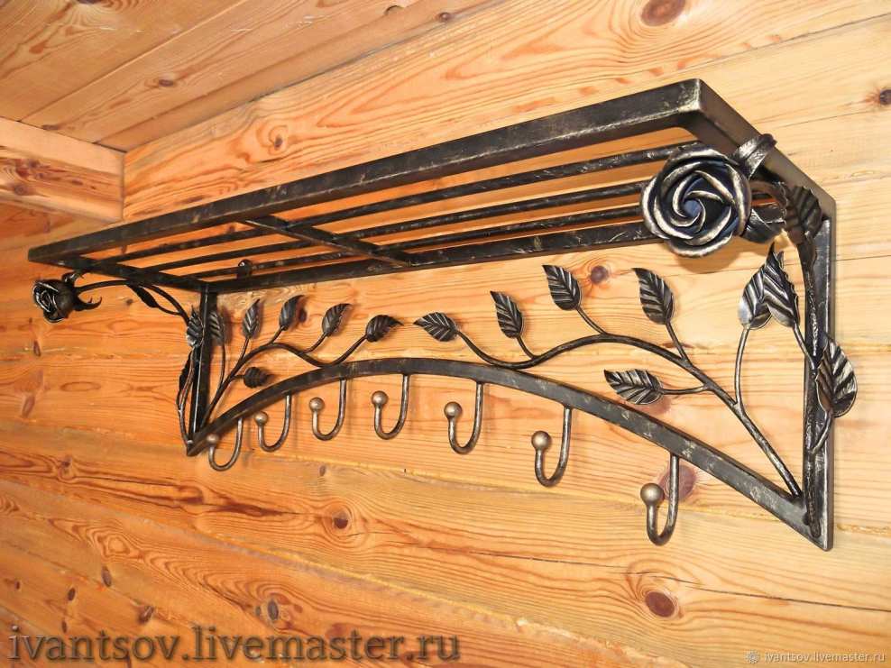 Кованая вешалка в баню