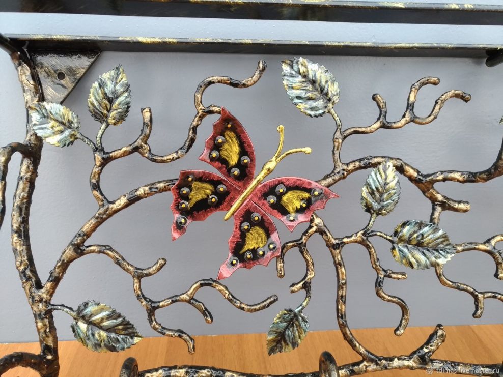 Латунные вешалки в прихожую