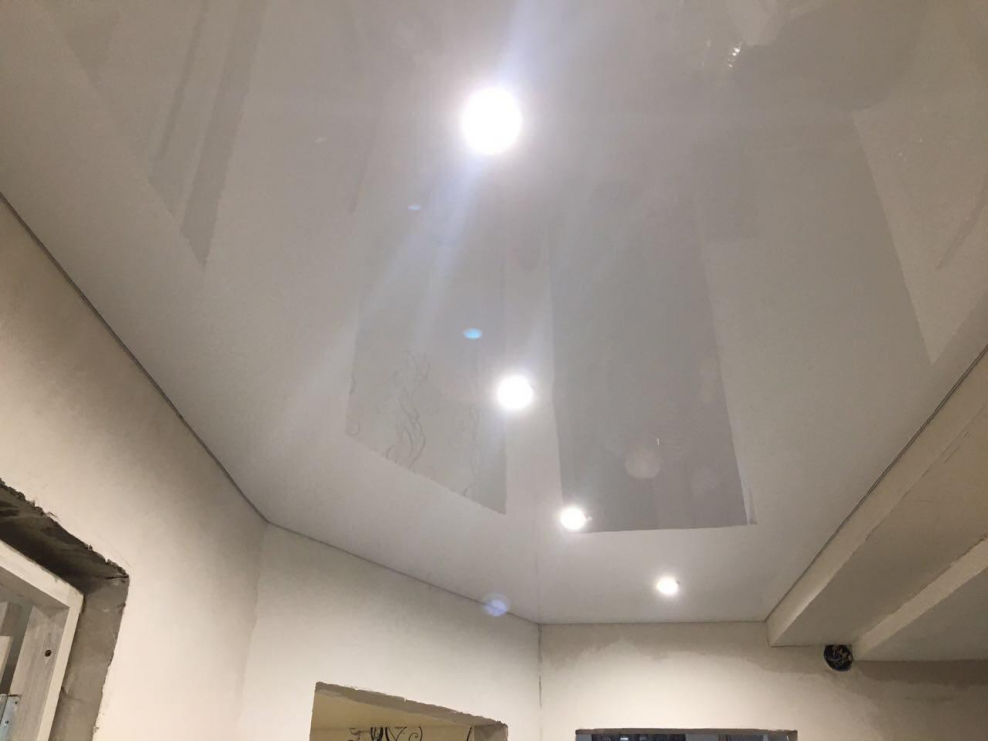Натяжной потолок ПВХ глянцевый