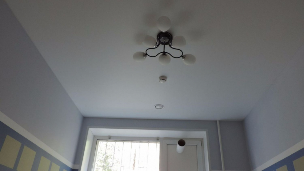 Сатиновый натяжной потолок