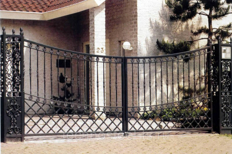 Кованый забор в английском стиле