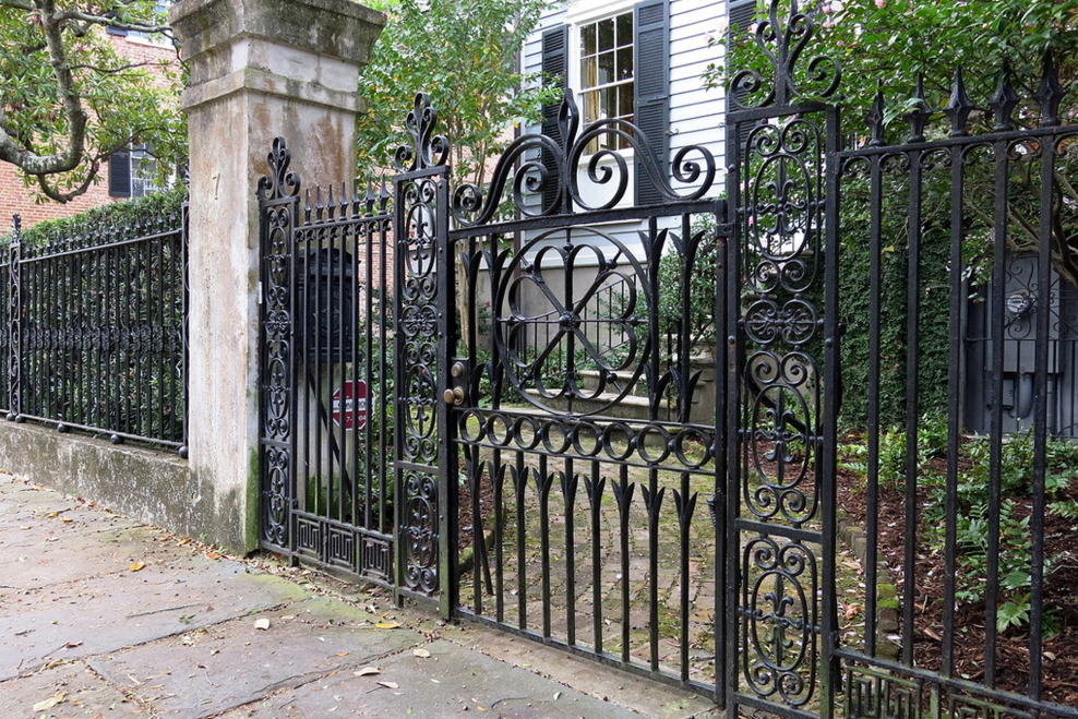 Старинные кованые заборы